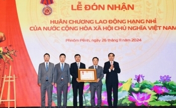 15 năm vững bước tại Campuchia, Metfone nhận Huân chương Lao động hạng Nhì
