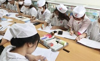 Chính sách 'vàng' thu hút nhân lực y tế về Quảng Ninh