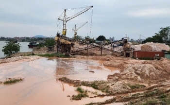 Bắc Giang: Bãi tập kết khoáng sản trái phép ở Thị xã Việt Yên đe dọa an toàn đê điều