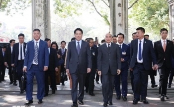 Chủ tịch nước Lương Cường và Quốc vương Campuchia thăm Văn Miếu-Quốc Tử Giám