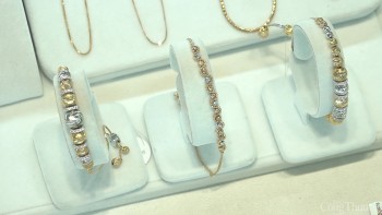 Giá vàng chiều nay 04/01/2025: Thế giới giảm, trong nước đi ngang