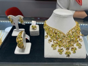 Giá vàng hôm nay 17/04/2025: Vàng vượt xa mốc 3.300 USD/ounce