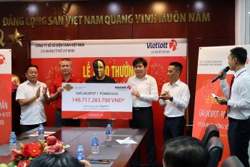 Người đàn ông tại TP. Hồ Chí Minh chia sẻ 'cơ duyên' trúng Vietlott trăm tỷ đồng