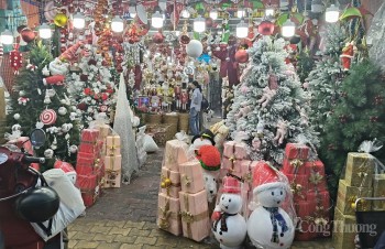 TP. Hồ Chí Minh: Thị trường đồ trang trí ảm đạm trước thềm Giáng sinh