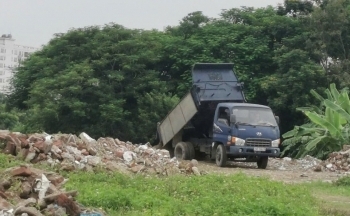 Bắc Từ Liêm, Hà Nội: Cả khu đất nông nghiệp rộng lớn thành bãi đổ trộm phế thải