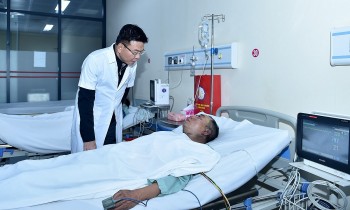 Phó Thủ tướng yêu cầu dành mọi ưu tiên cứu chữa người bị thương vụ cháy quán cà phê tại Hà Nội