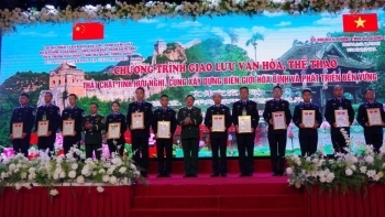 Giao lưu văn hóa giữa lực lượng biên phòng Hà Giang (Việt Nam) và Vân Nam (Trung Quốc)
