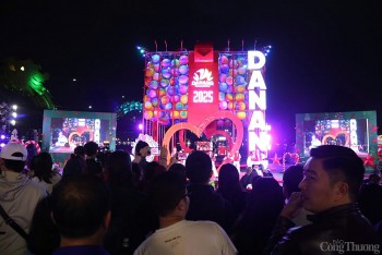 Không khí lễ hội đón Giáng sinh - Chào năm mới 2025 sôi động ngập tràn TP. Đà Nẵng