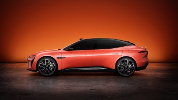 Trung Quốc: Doanh số ô tô điện sắp cao hơn xe xăng