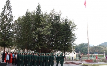 Tổ chức Lễ Chào cờ tại Cửa khẩu quốc tế Ma Lù Thàng