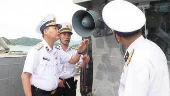 Tư lệnh Vùng 4 Hải quân chúc mừng đầu xuân tàu 26