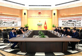 Bộ trưởng Nguyễn Hồng Diên tiếp Đại sứ Lào tại Việt Nam