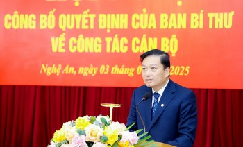 Ông Lê Hồng Vinh giữ chức Chủ tịch UBND tỉnh Nghệ An