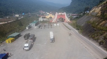 Xuất nhập khẩu đầu năm qua cửa khẩu Cha Lo nhộp nhịp