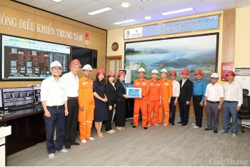 Công đoàn EVN chúc Tết người lao động Thủy điện A Vương