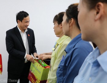 Ủy ban Văn hóa, Giáo dục của Quốc hội tặng quà Tết người lao động tại Hải Dương