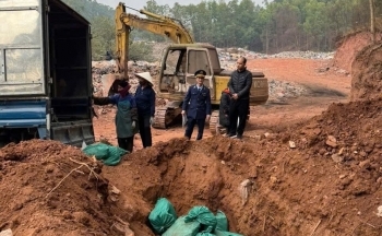 Lạng Sơn: Tiêu hủy gần 6 tấn thực phẩm không rõ nguồn gốc