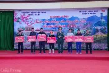 Ấm áp Chương trình 'Xuân biên phòng ấm lòng dân bản'