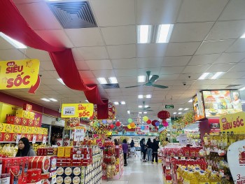 Thị trường bánh kẹo, mứt Tết: Đa dạng nhưng sức mua chậm