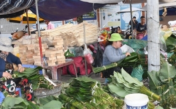 TP. Hồ Chí Minh: Phiên chợ lá dong ‘đặc biệt’ vắng khách