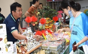 Nông đặc sản vùng miền hội tụ cho người dân sắm Tết