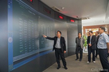 Chùm ảnh: Thứ trưởng Nguyễn Hoàng Long làm việc về cung ứng điện dịp Tết tại miền Trung