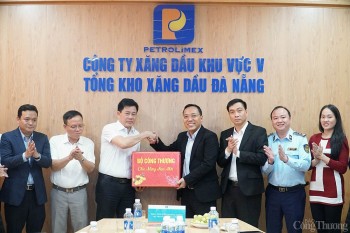 Chùm ảnh: Thứ trưởng Nguyễn Hoàng Long làm việc về cung ứng xăng dầu dịp Tết tại TP. Đà Nẵng