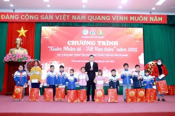 Ấm lòng 'sợi dây yêu thương' dịp Tết nguyên đán