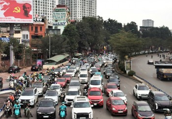 Hà Nội: Giao thông vẫn tắc cục bộ ngày đầu nghỉ Tết