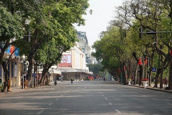 Phố phường Hà Nội 'yên bình' buổi sáng đầu năm mới