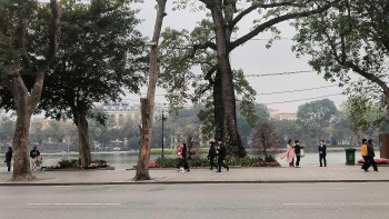 Có một Hà Nội khác lạ trong ngày mùng 1 Tết