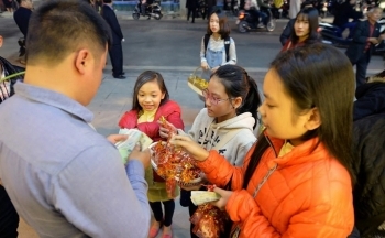 Ước vọng từ việc mua muối, mua lửa đầu năm mới