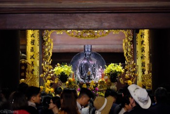 Mùng 3 Tết thầy: Văn Miếu đông khách cầu may, xin chữ