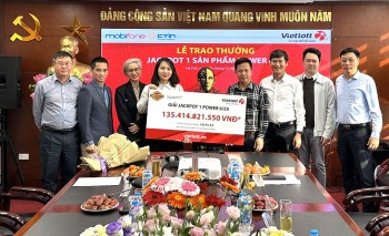 Người phụ nữ bất ngờ trúng Vietlott trị giá hơn 135 tỷ đồng