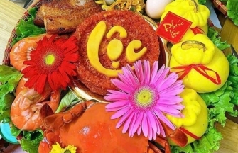 Mâm lễ cúng ngày vía Thần Tài 'hút' người mua