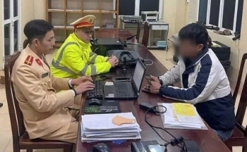 Xử phạt tài xế suýt đâm vào đoàn xe ưu tiên