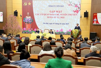 Thường trực Tỉnh ủy Yên Bái gặp mặt báo chí đầu xuân