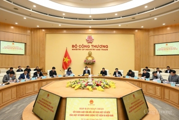 Ảnh: Bộ trưởng Nguyễn Hồng Diên chủ trì họp sửa đổi Luật Sử dụng năng lượng tiết kiệm và hiệu quả