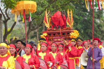 Hàng nghìn người tham gia rước nước hội đền Trần Thái Bình
