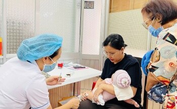 Hà Nội tiêm vaccine sởi miễn phí cho trẻ 6-9 tháng tuổi