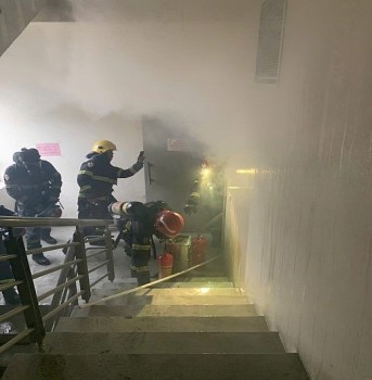 Hà Nội: Kịp thời giải cứu 30 người trong vụ cháy toà nhà 21 tầng