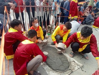 Pháo đất - nét đẹp văn hóa trong Lễ hội đền Trần 2025