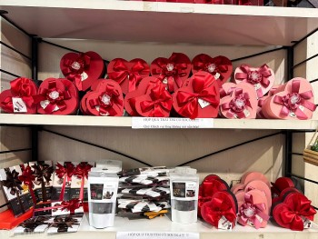 Blindbox 'làm mưa, làm gió' thị trường quà tặng Valentine 2025