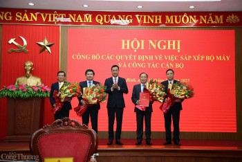 Quảng Bình: Công bố các quyết định về công tác cán bộ