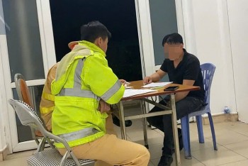 Xử phạt tài xế ô tô khách đi ngược chiều cao tốc Nội Bài - Lào Cai