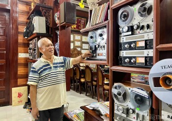 'Choáng ngợp' bộ sưu tập dàn âm thanh cổ ở Gia Lai