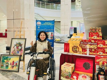 Người phụ nữ với chiếc xe lăn vượt qua nghịch cảnh