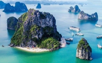 Quảng Ninh đón gần 970.000 lượt khách du lịch dịp đầu năm