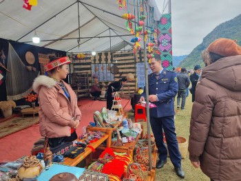 Bắc Kạn siết chặt quản lý thị trường mùa lễ hội