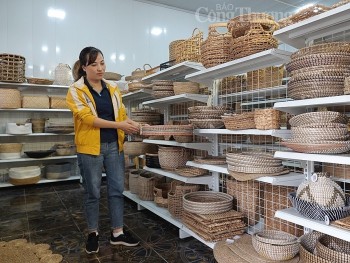 Nhiều làng nghề truyền thống hồi sinh nhờ thương mại điện tử